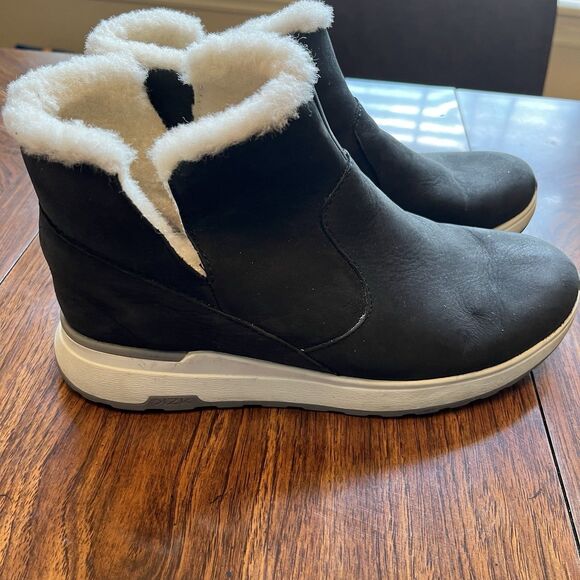 KIZIK Women's Aspen Boot Size 8.5 Hands Free Bootie Black Leather Slip On Wool - Picture 8 of 8